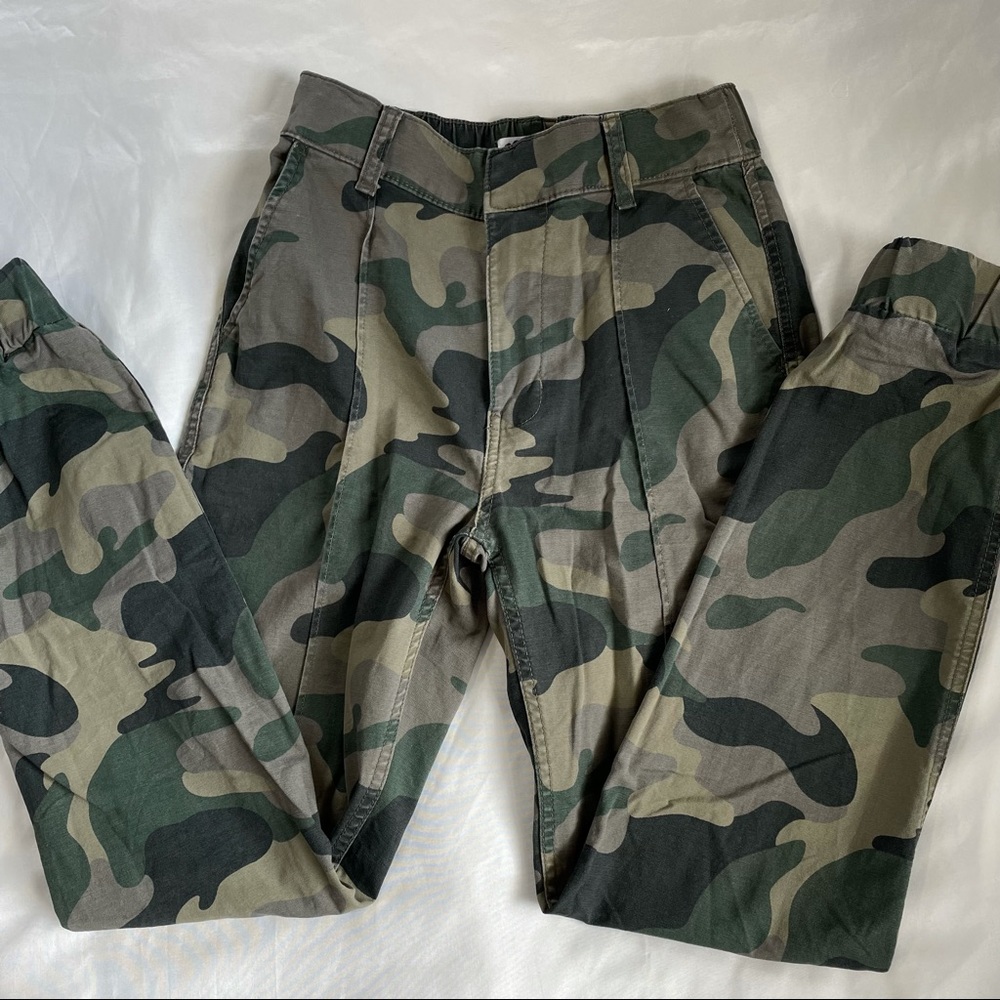 ULTRA- HIGH RISE HOLLISTER PANTS